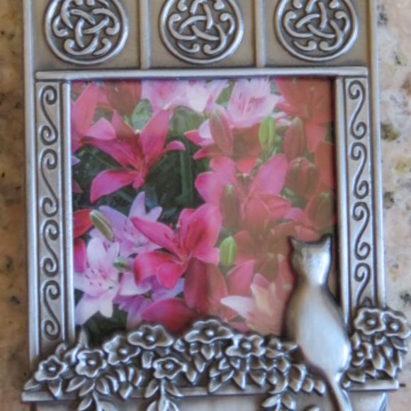 Silver Tone Metal Cat in Window Photo Frame Small (F26) - Picture 1 of 3